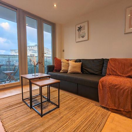 Apartment 100M From Fistral Beach- Underground Parking-Surf Shower & Locker- Sleeps 6 New Quay Exterior foto