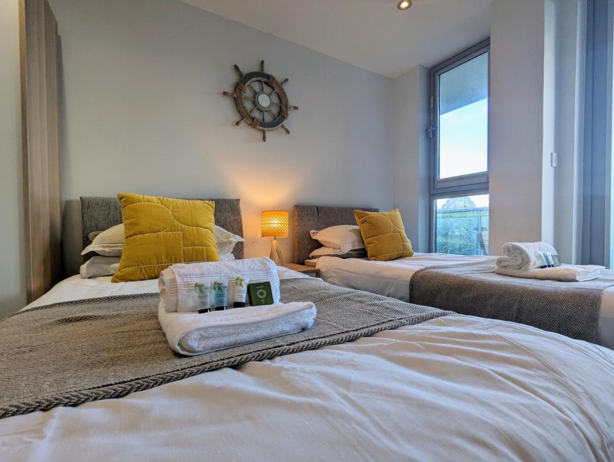 Apartment 100M From Fistral Beach- Underground Parking-Surf Shower & Locker- Sleeps 6 New Quay Exterior foto