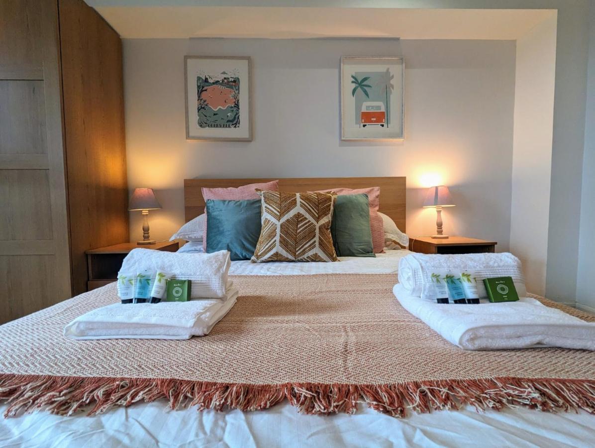 Apartment 100M From Fistral Beach- Underground Parking-Surf Shower & Locker- Sleeps 6 New Quay Exterior foto