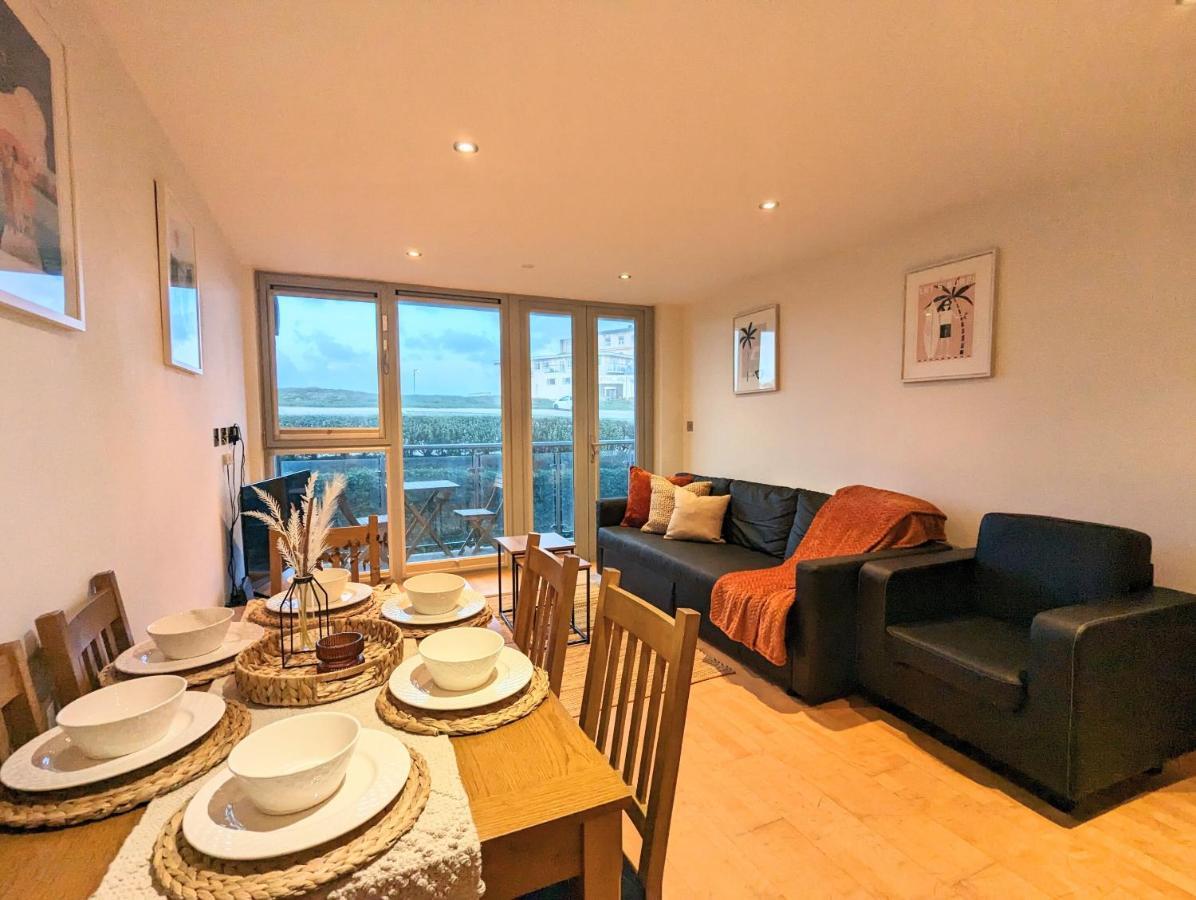 Apartment 100M From Fistral Beach- Underground Parking-Surf Shower & Locker- Sleeps 6 New Quay Exterior foto